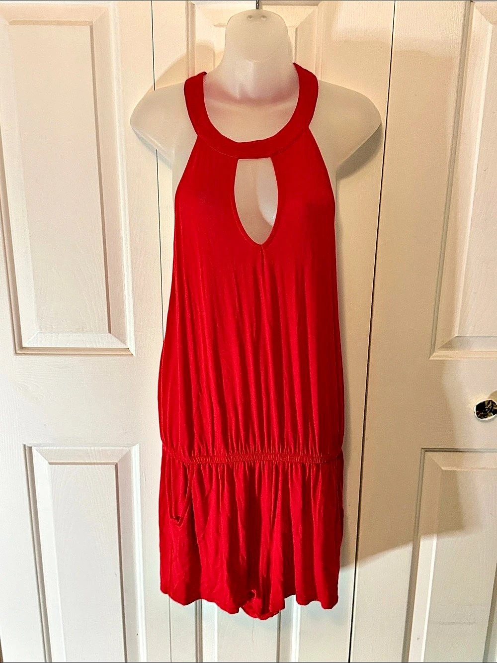 Red Keyhole Mini Shortall romper Size M w/pockets b57